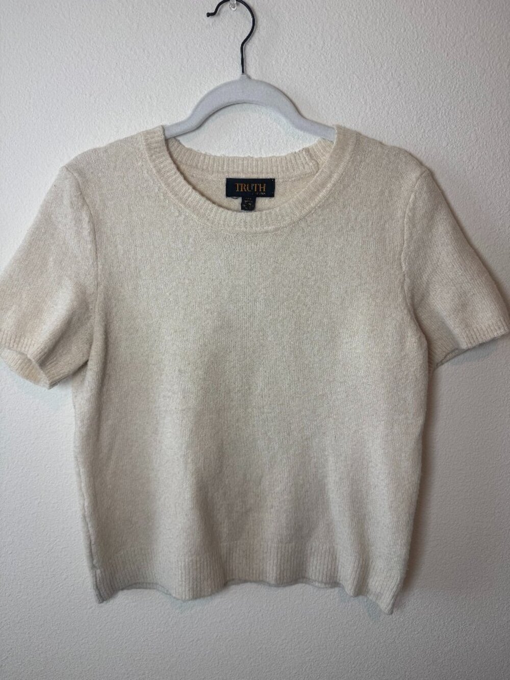 Truth by Republic Cream Short Sleeve Knit Sweater Top | Size Medium